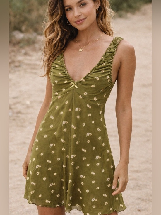 Forever 21 Dresses & Skirts - Forever 21 Olive Green Floral V-Neck Mini Dress